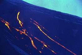 Etna Lava al  crepuscolo .JPG (5269 byte)