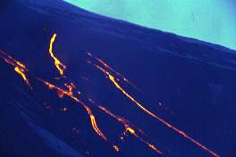 Etna Lava al  crepuscolo .JPG (5269 byte)